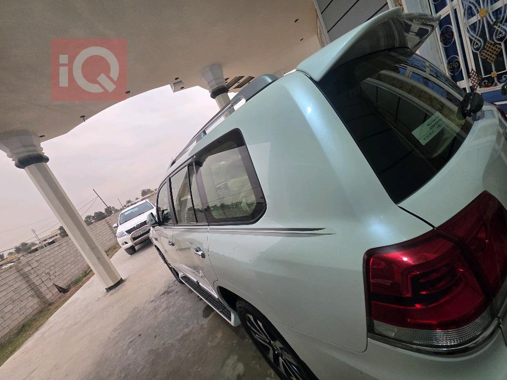 تۆیۆتا لاند کروزەر